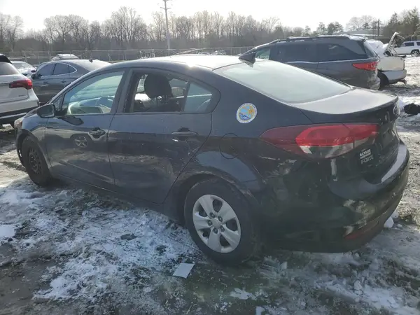 3KPFL4A78JE236196 2018 KIA FORTE - Image 2