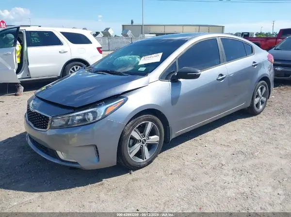 3KPFL4A78JE238160 2018 KIA FORTE - Image 2