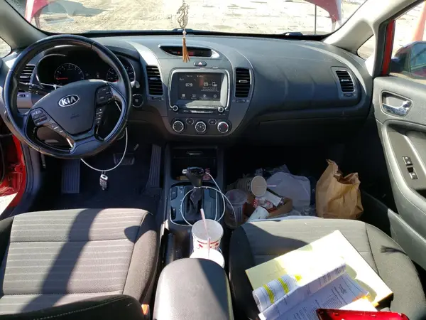 3KPFL4A78JE241561 2018 KIA FORTE - Image 8