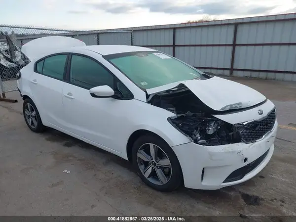 3KPFL4A78JE242774 2018 KIA FORTE - Image 1