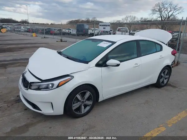 3KPFL4A78JE242774 2018 KIA FORTE - Image 2