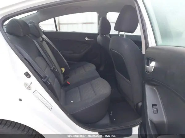 3KPFL4A78JE242774 2018 KIA FORTE - Image 8