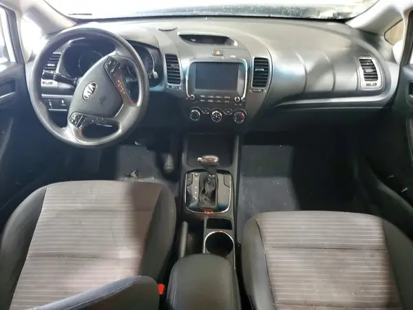 3KPFL4A78JE243617 2018 KIA FORTE - Image 8