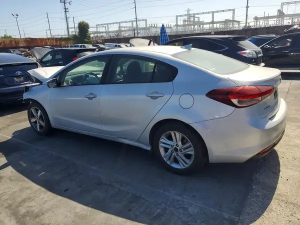 3KPFL4A78JE245075 2018 KIA FORTE - Image 2