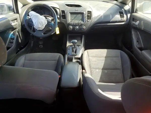 3KPFL4A78JE245075 2018 KIA FORTE - Image 8