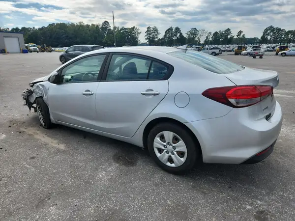 3KPFL4A78JE247263 2018 KIA FORTE - Image 2