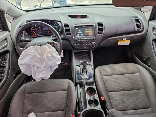 3KPFL4A78JE247375 2018 KIA FORTE - Image 8