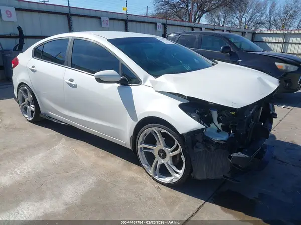3KPFL4A78JE247781 2018 KIA FORTE - Image 1