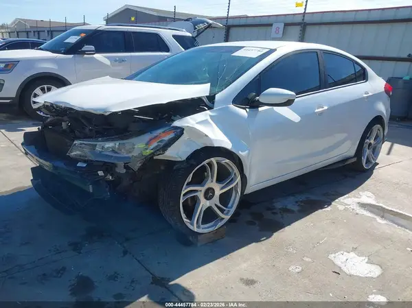 3KPFL4A78JE247781 2018 KIA FORTE - Image 2