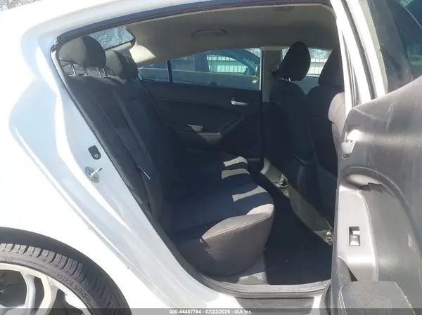 3KPFL4A78JE247781 2018 KIA FORTE - Image 8