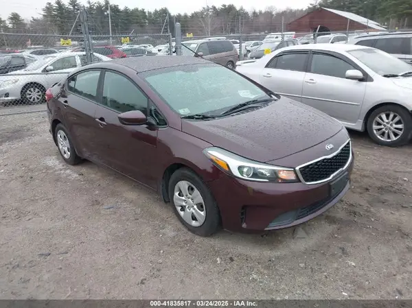 3KPFL4A78JE248624 2018 KIA FORTE - Image 1