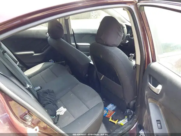 3KPFL4A78JE248722 2018 KIA FORTE - Image 8