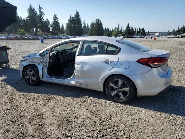3KPFL4A78JE249921 2018 KIA FORTE - Image 2