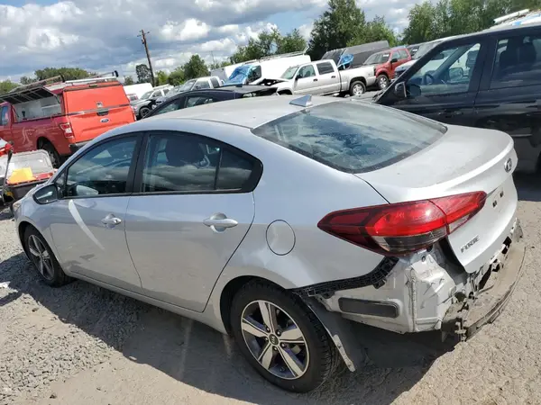 3KPFL4A78JE250051 2018 KIA FORTE - Image 2