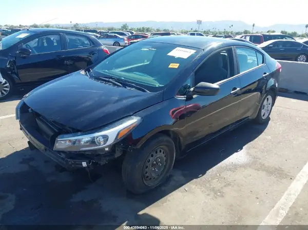 3KPFL4A78JE251085 2018 KIA FORTE - Image 2