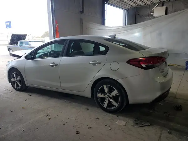 3KPFL4A78JE252799 2018 KIA FORTE - Image 2