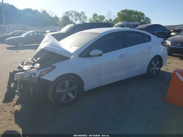 3KPFL4A78JE253287 2018 KIA FORTE - Image 2