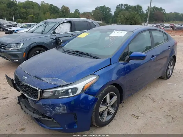 3KPFL4A78JE253581 2018 KIA FORTE - Image 2