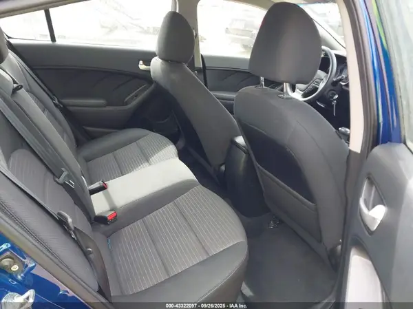 3KPFL4A78JE253581 2018 KIA FORTE - Image 8