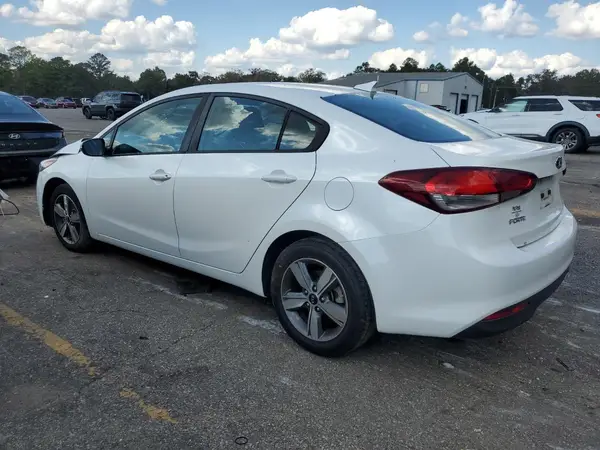 3KPFL4A78JE253922 2018 KIA FORTE - Image 2