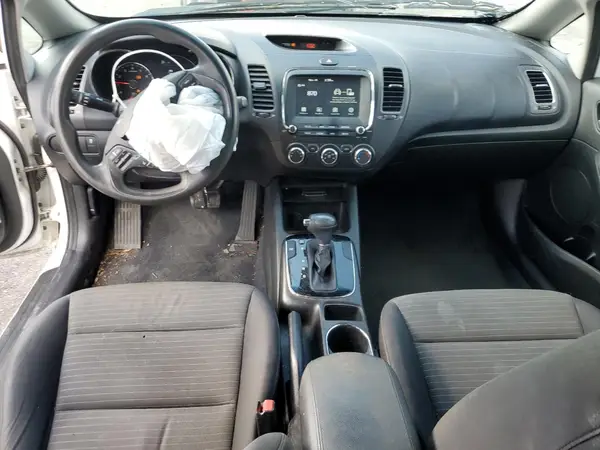 3KPFL4A78JE253922 2018 KIA FORTE - Image 8