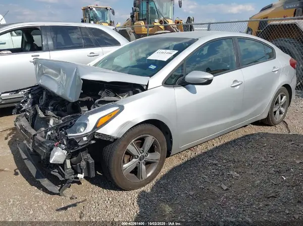 3KPFL4A78JE254004 2018 KIA FORTE - Image 2