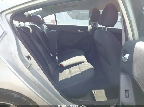3KPFL4A78JE254004 2018 KIA FORTE - Image 8