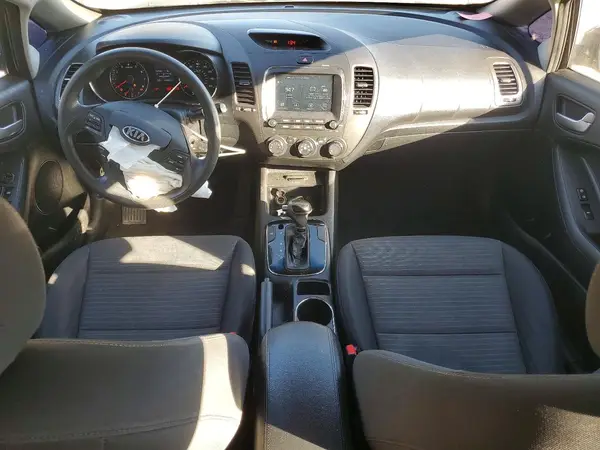 3KPFL4A78JE255346 2018 KIA FORTE - Image 8