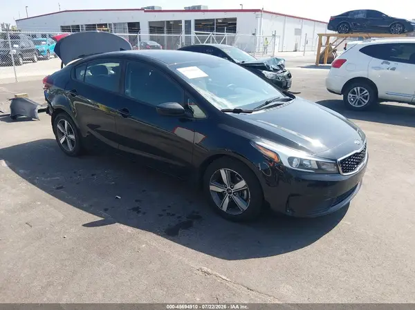 3KPFL4A78JE257310 2018 KIA FORTE - Image 1