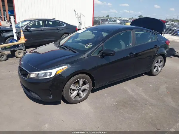 3KPFL4A78JE257310 2018 KIA FORTE - Image 2