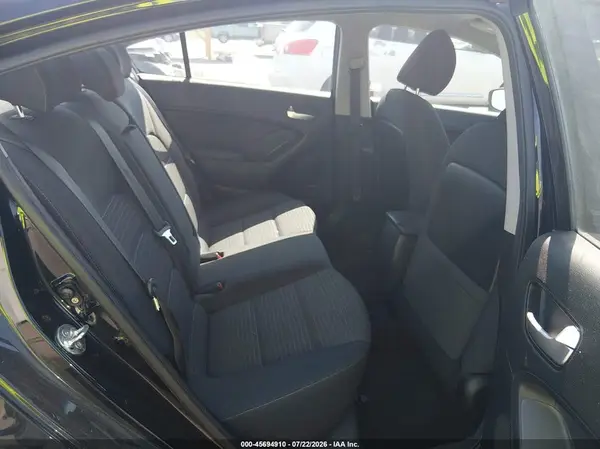 3KPFL4A78JE257310 2018 KIA FORTE - Image 8