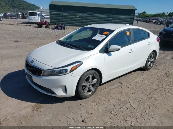 3KPFL4A78JE260773 2018 KIA FORTE - Image 2