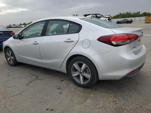 3KPFL4A78JE261390 2018 KIA FORTE - Image 2
