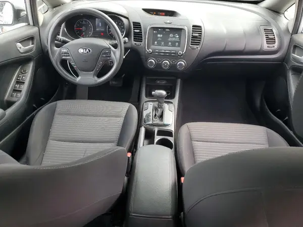 3KPFL4A78JE261390 2018 KIA FORTE - Image 8