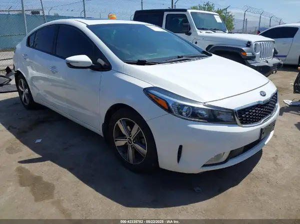 3KPFL4A78JE263205 2018 KIA FORTE - Image 1