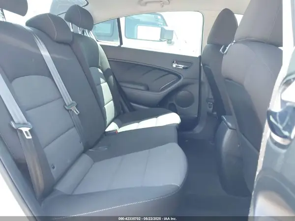 3KPFL4A78JE263205 2018 KIA FORTE - Image 8