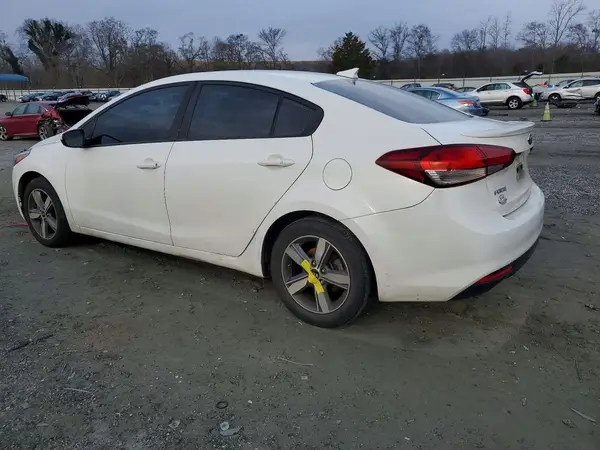 3KPFL4A78JE263754 2018 KIA FORTE - Image 2