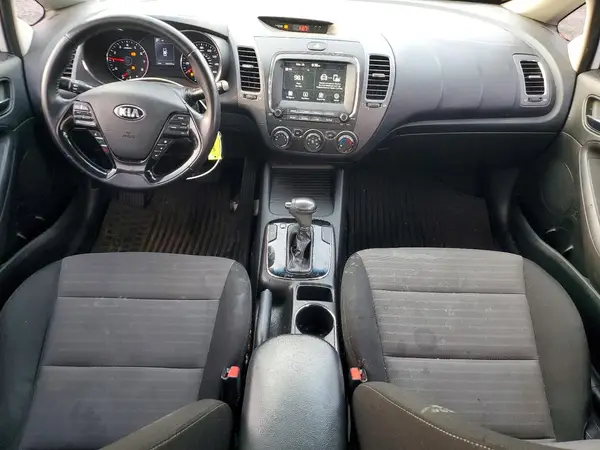 3KPFL4A78JE263754 2018 KIA FORTE - Image 8