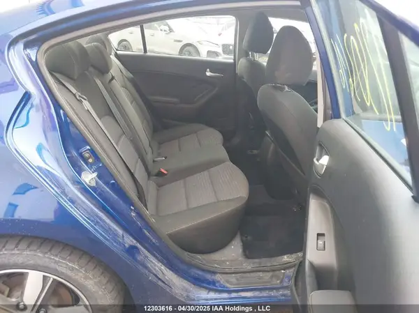 3KPFL4A78JE263821 2018 KIA FORTE - Image 8