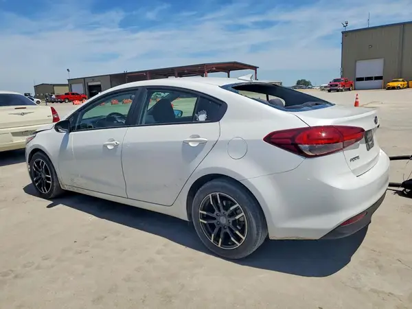 3KPFL4A78JE263849 2018 KIA FORTE - Image 2