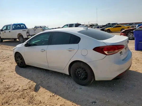 3KPFL4A78JE263852 2018 KIA FORTE - Image 2