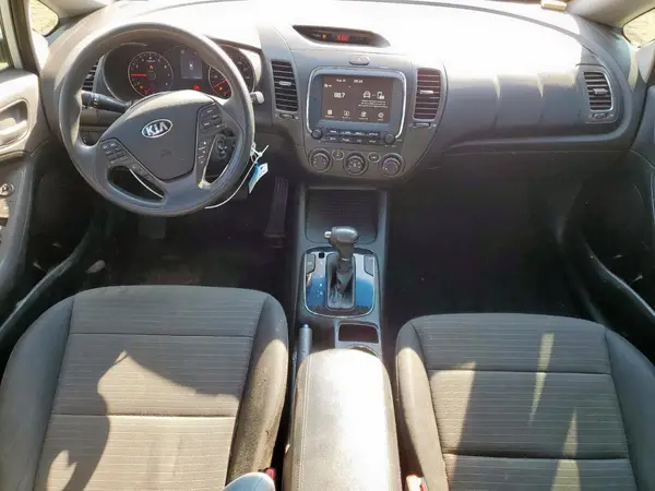 3KPFL4A78JE263852 2018 KIA FORTE - Image 8