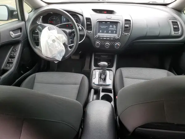 3KPFL4A78JE264225 2018 KIA FORTE - Image 8