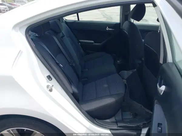 3KPFL4A78JE269554 2018 KIA FORTE - Image 8
