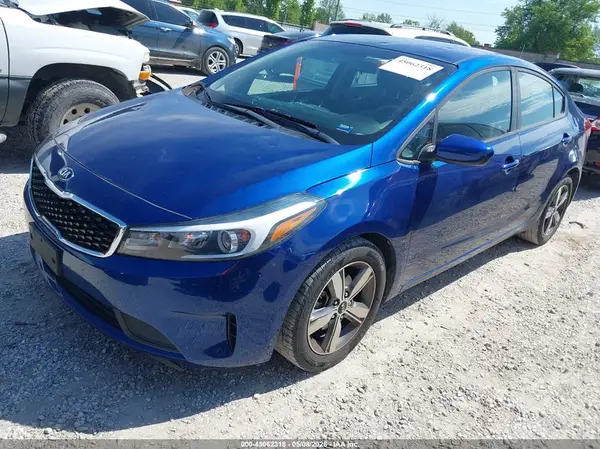 3KPFL4A78JE273099 2018 KIA FORTE - Image 2