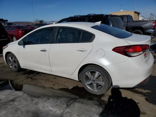 3KPFL4A78JE274737 2018 KIA FORTE - Image 2