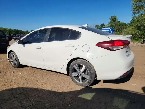 3KPFL4A78JE275130 2018 KIA FORTE - Image 2