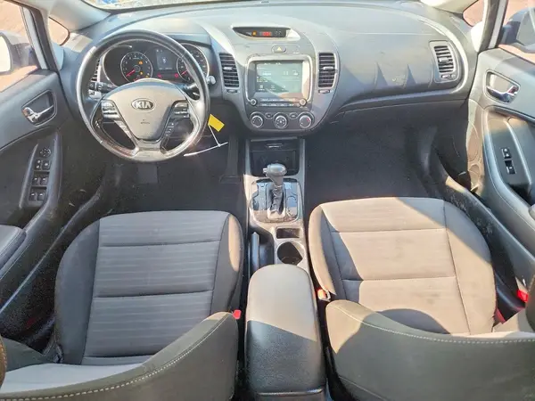 3KPFL4A78JE275130 2018 KIA FORTE - Image 8