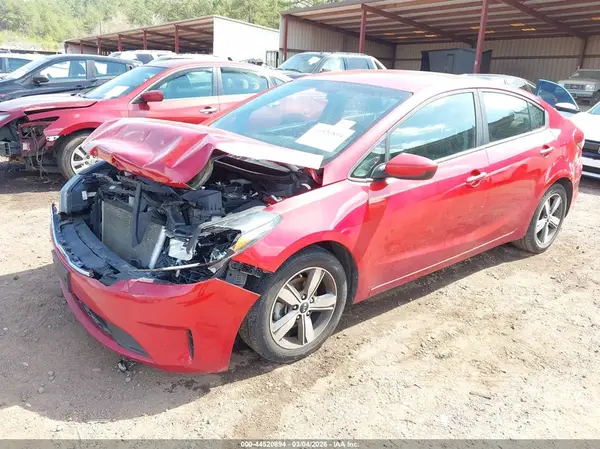 3KPFL4A78JE275404 2018 KIA FORTE - Image 2