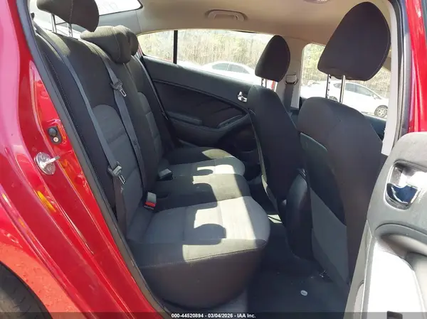 3KPFL4A78JE275404 2018 KIA FORTE - Image 8